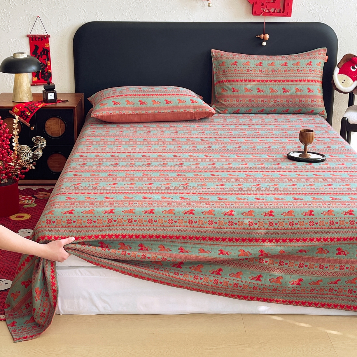 91家纺网 家纺一手货源 找家纺 春皖家纺 2026新款全棉色织双层纱提花百福系列拉链款-单床单 绿绝影