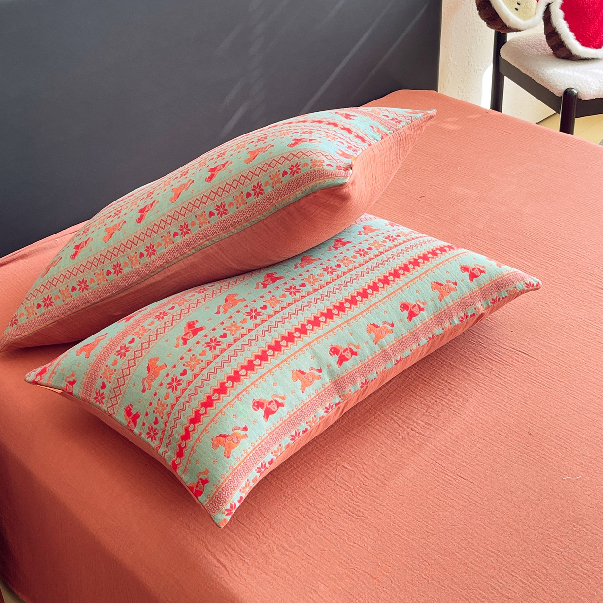 91家纺网 家纺一手货源 找家纺 春皖家纺 2026新款全棉色织双层纱提花百福系列拉链款-单枕套 绿绝影