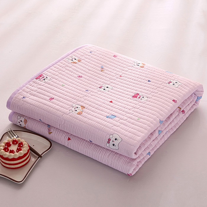 91家纺网 家纺一手货源 找家纺 永旺家纺 2026新款四季可用A面全棉B面宝宝绒全棉纯棉双层纱防水隔尿垫垫子系列 童趣（粉）