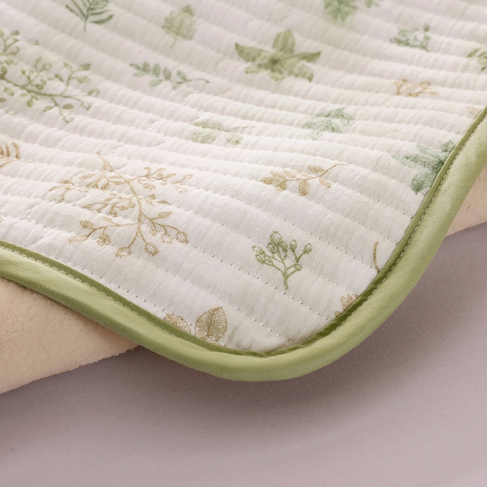 91家纺网 家纺一手货源 找家纺 永旺家纺 2026新款四季可用A面全棉B面宝宝绒全棉纯棉双层纱防水隔尿垫垫子系列 枝蔓（绿）