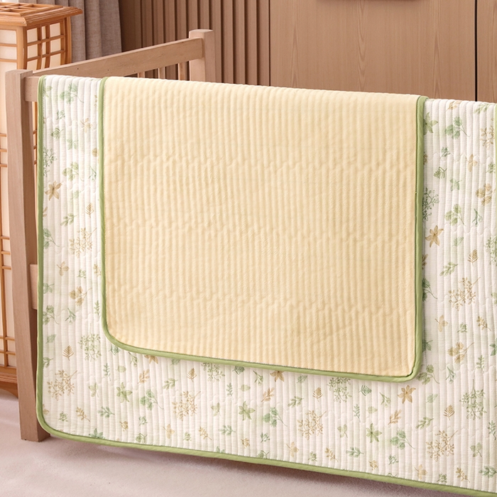 91家纺网 家纺一手货源 找家纺 永旺家纺 2026新款四季可用A面全棉B面宝宝绒全棉纯棉双层纱防水隔尿垫垫子系列 枝蔓（绿）