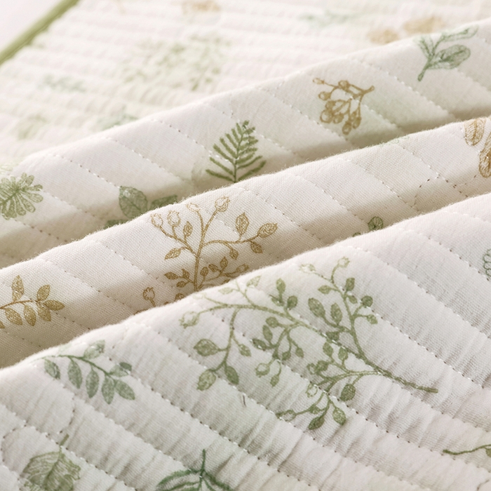 91家纺网 家纺一手货源 找家纺 永旺家纺 2026新款四季可用A面全棉B面宝宝绒全棉纯棉双层纱防水隔尿垫垫子系列 枝蔓（绿）