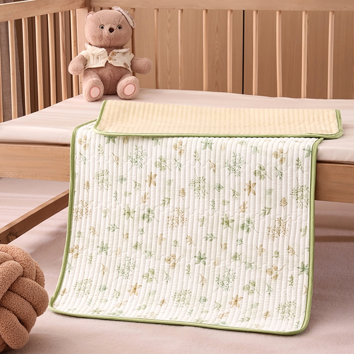 91家纺网 家纺一手货源 找家纺 永旺家纺 2026新款四季可用A面全棉B面宝宝绒全棉纯棉双层纱防水隔尿垫垫子系列 枝蔓（绿）