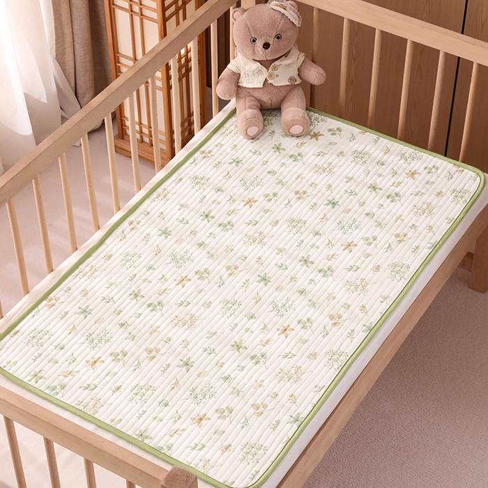 91家纺网 家纺一手货源 找家纺 永旺家纺 2026新款四季可用A面全棉B面宝宝绒全棉纯棉双层纱防水隔尿垫垫子系列 枝蔓（绿）