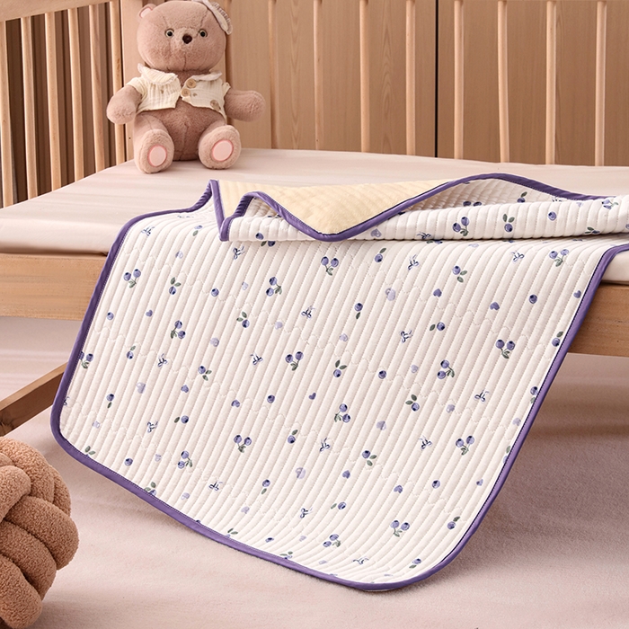 91家纺网 家纺一手货源 找家纺 永旺家纺 2026新款四季可用A面全棉B面宝宝绒全棉纯棉双层纱防水隔尿垫垫子系列 蓝莓