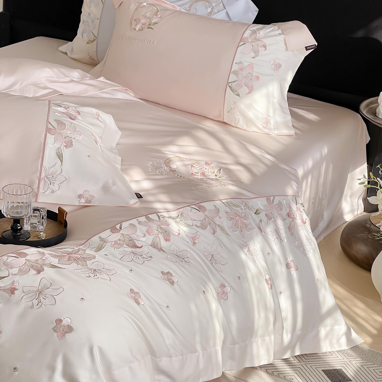 91家纺网 家纺一手货源 找家纺  2026新款特供款A类长绒棉纯棉四件套100全棉少女心刺绣被套床单床笠床上用品 花若梦-颜粉