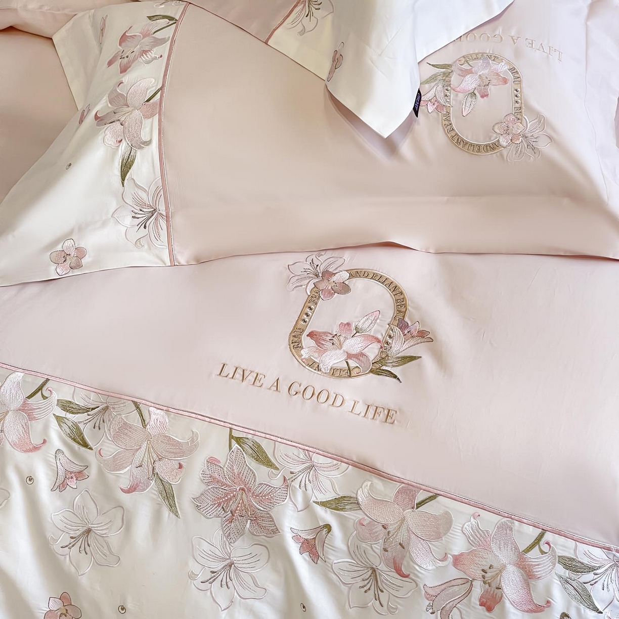 91家纺网 家纺一手货源 找家纺  2026新款特供款A类长绒棉纯棉四件套100全棉少女心刺绣被套床单床笠床上用品 花若梦-颜粉