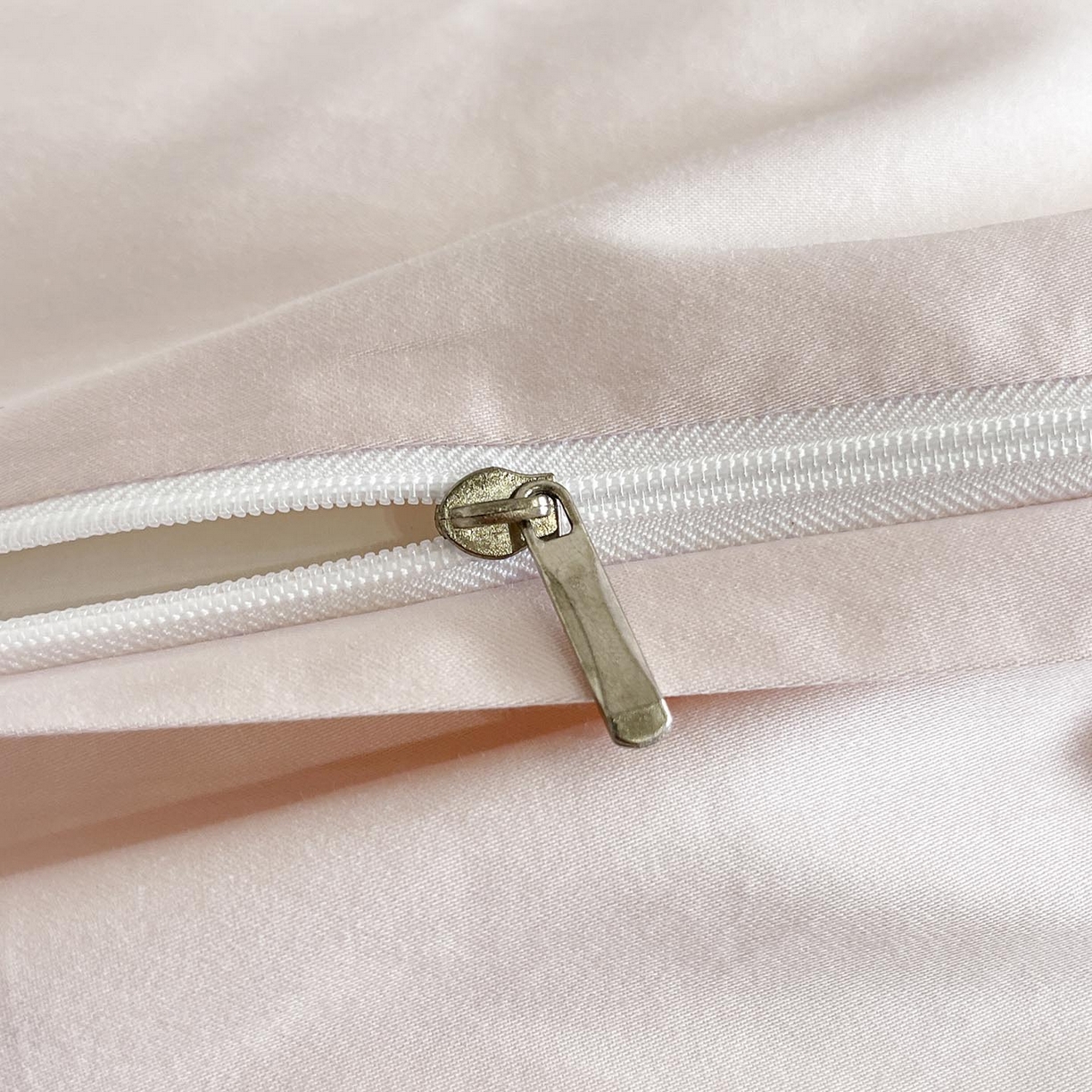 91家纺网 家纺一手货源 找家纺  2026新款特供款A类长绒棉纯棉四件套100全棉少女心刺绣被套床单床笠床上用品 花若梦-颜粉