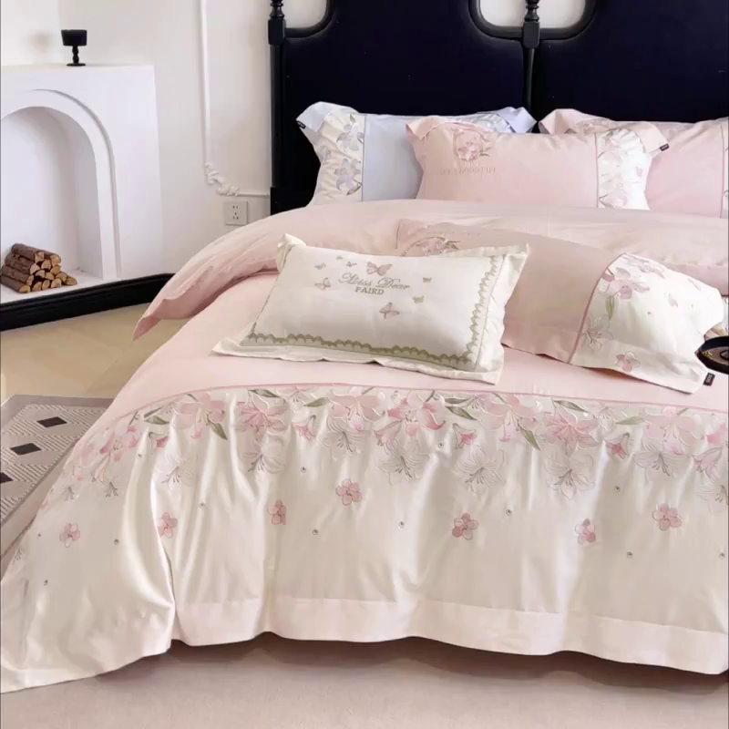 91家纺网 家纺一手货源 找家纺  2026新款特供款A类长绒棉纯棉四件套100全棉少女心刺绣被套床单床笠床上用品 花若梦-颜粉