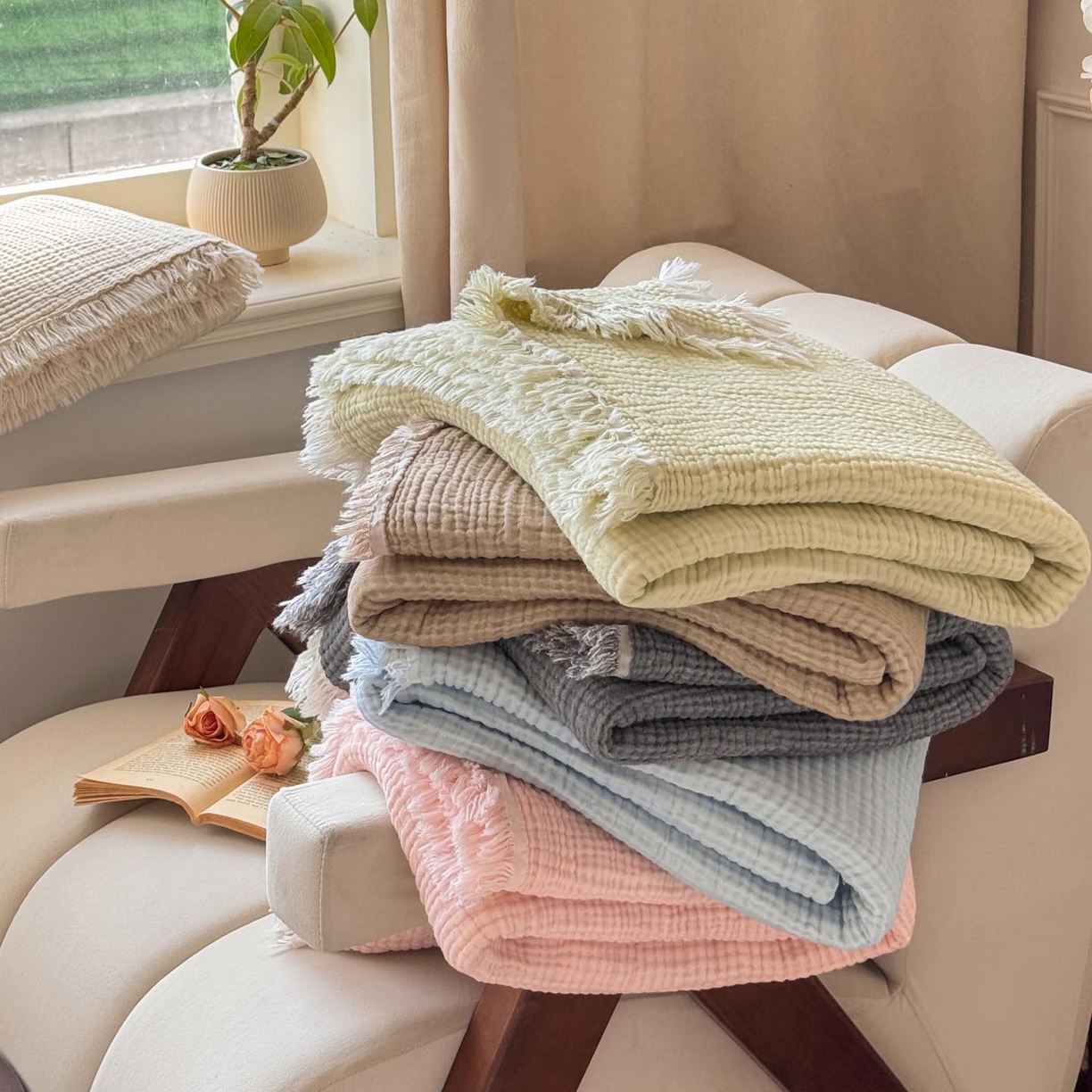 91家纺网 家纺一手货源 找家纺 帅露家纺 2026新款全棉四层纱多功能盖毯毛毯 气质灰