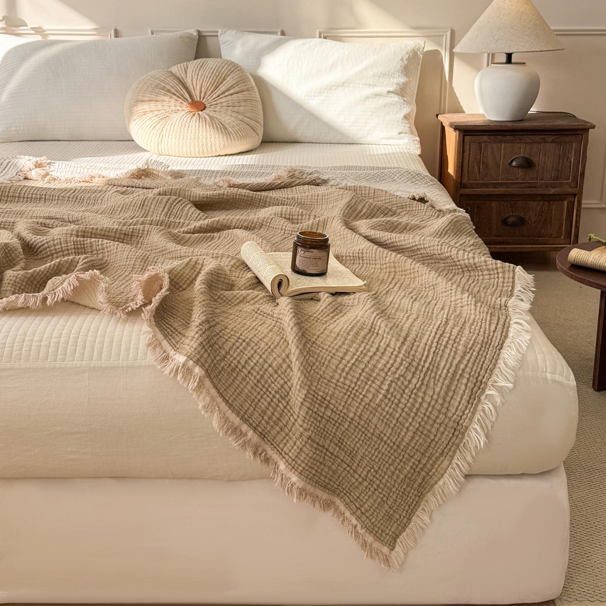 91家纺网 家纺一手货源 找家纺 帅露家纺 2026新款全棉四层纱多功能盖毯毛毯 卡其