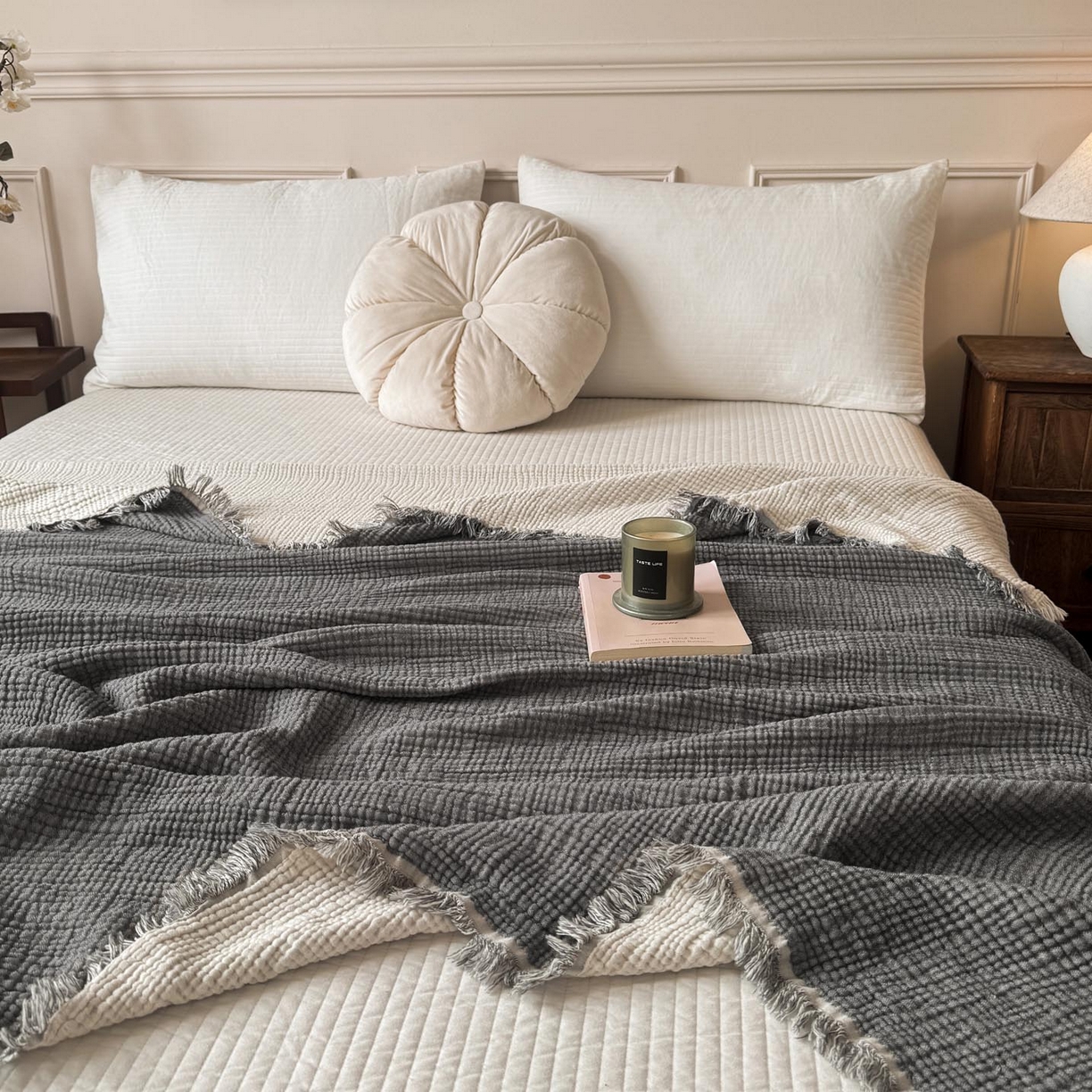 91家纺网 家纺一手货源 找家纺 帅露家纺 2026新款全棉四层纱多功能盖毯毛毯 气质灰