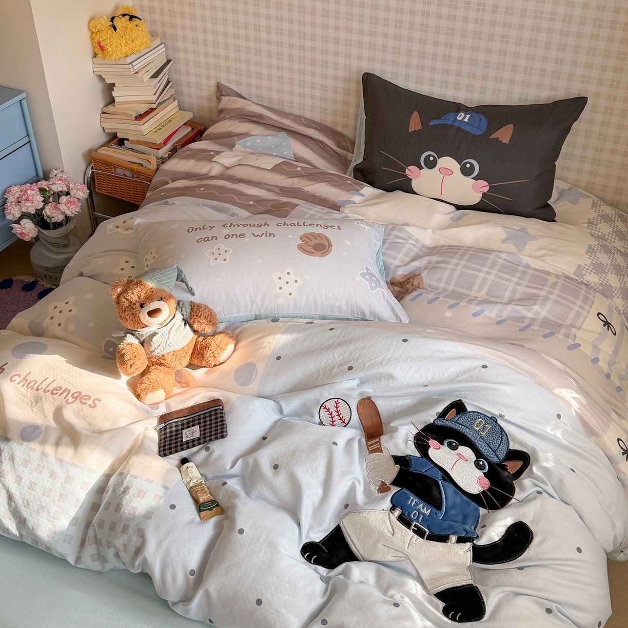 91家纺网 家纺一手货源 找家纺 柚子YOUTH 2026春夏新款大版全棉纯棉双层纱贴布绣四件套 棒球黑猫