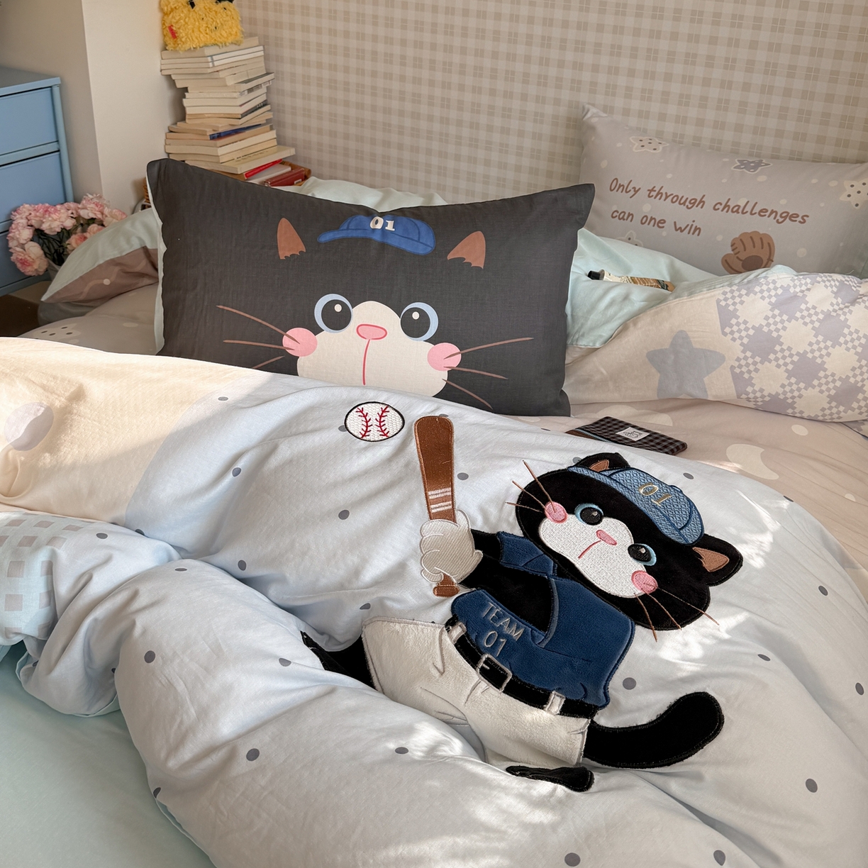 91家纺网 家纺一手货源 找家纺 柚子YOUTH 2026春夏新款大版全棉纯棉双层纱贴布绣四件套 棒球黑猫