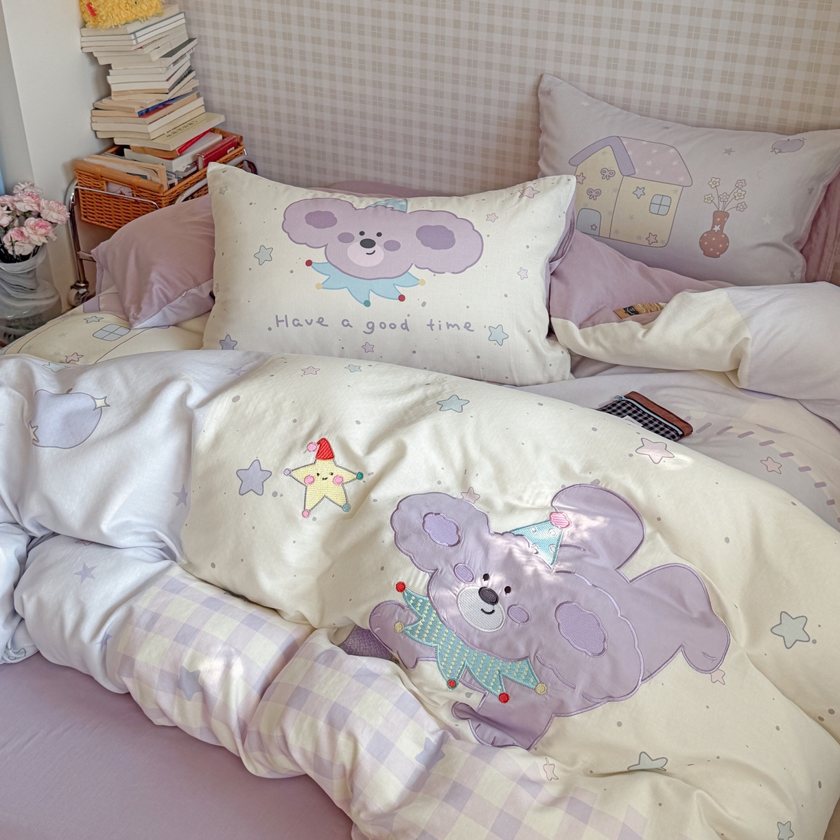 91家纺网 家纺一手货源 找家纺 柚子YOUTH 2026春夏新款大版全棉纯棉双层纱贴布绣四件套 萌萌小紫狗