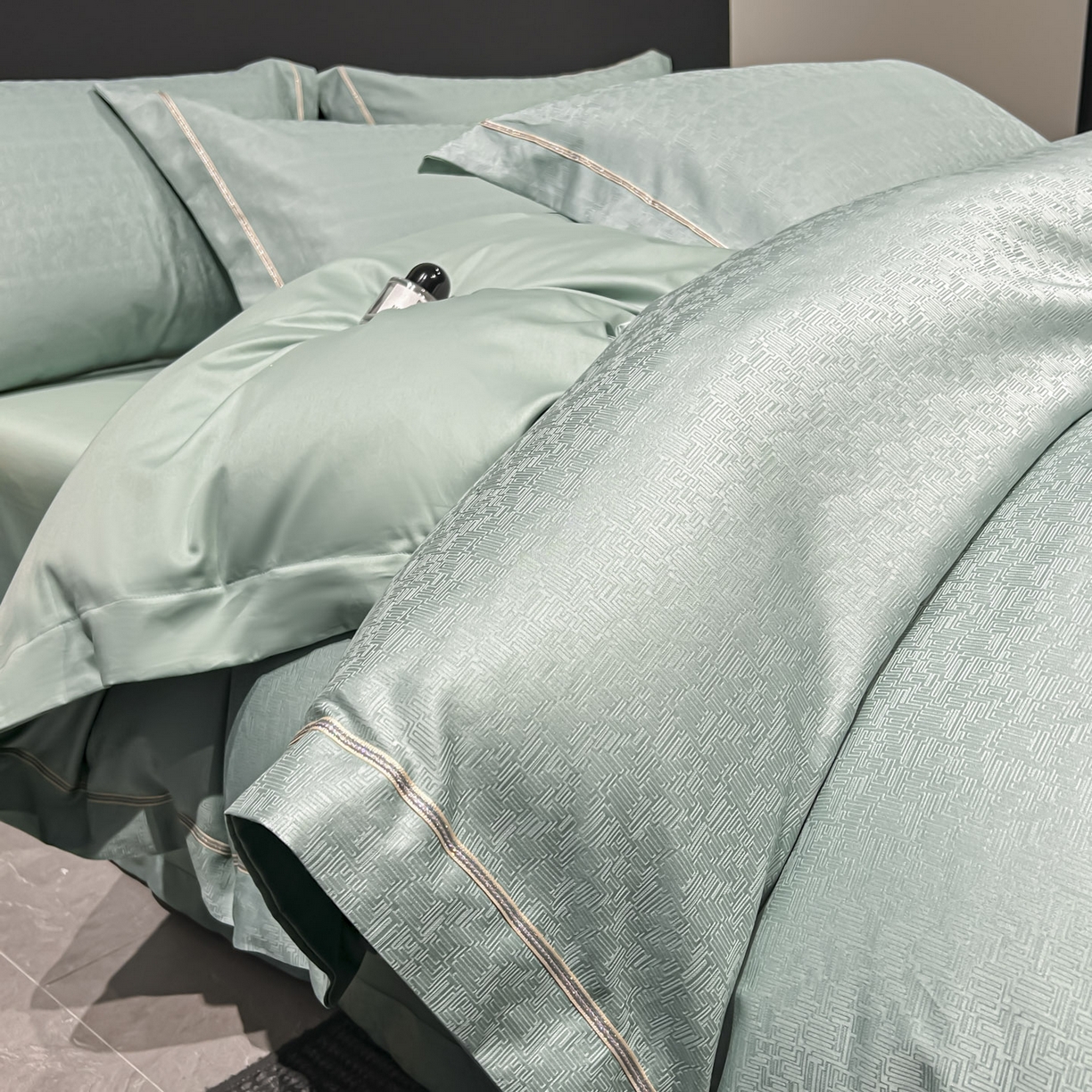 91家纺网 家纺一手货源 找家纺 启航家居 2026新款50支全棉提花四件套 梦想旅程水绿