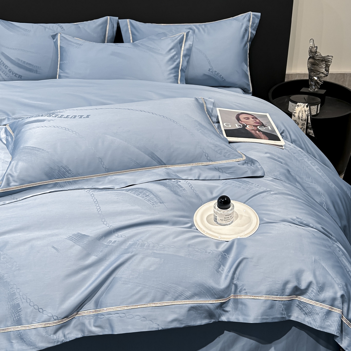 91家纺网 家纺一手货源 找家纺 启航家居 2026新款50支全棉提花四件套 轻诗曼语皇室蓝