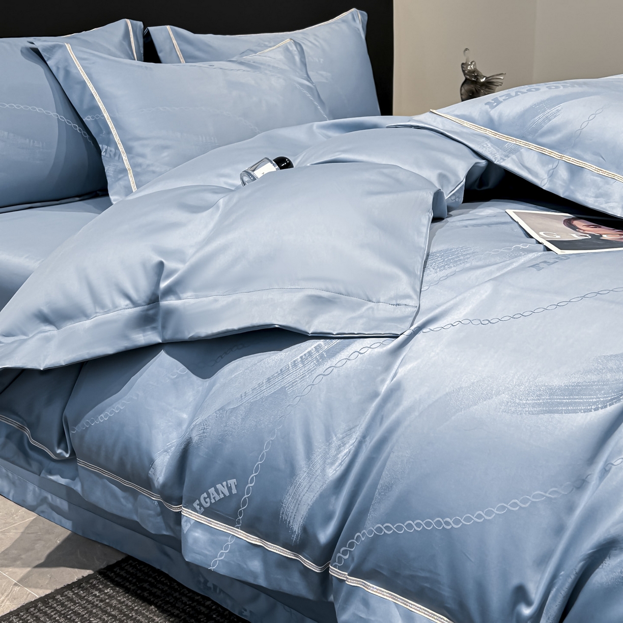 91家纺网 家纺一手货源 找家纺 启航家居 2026新款50支全棉提花四件套 轻诗曼语皇室蓝