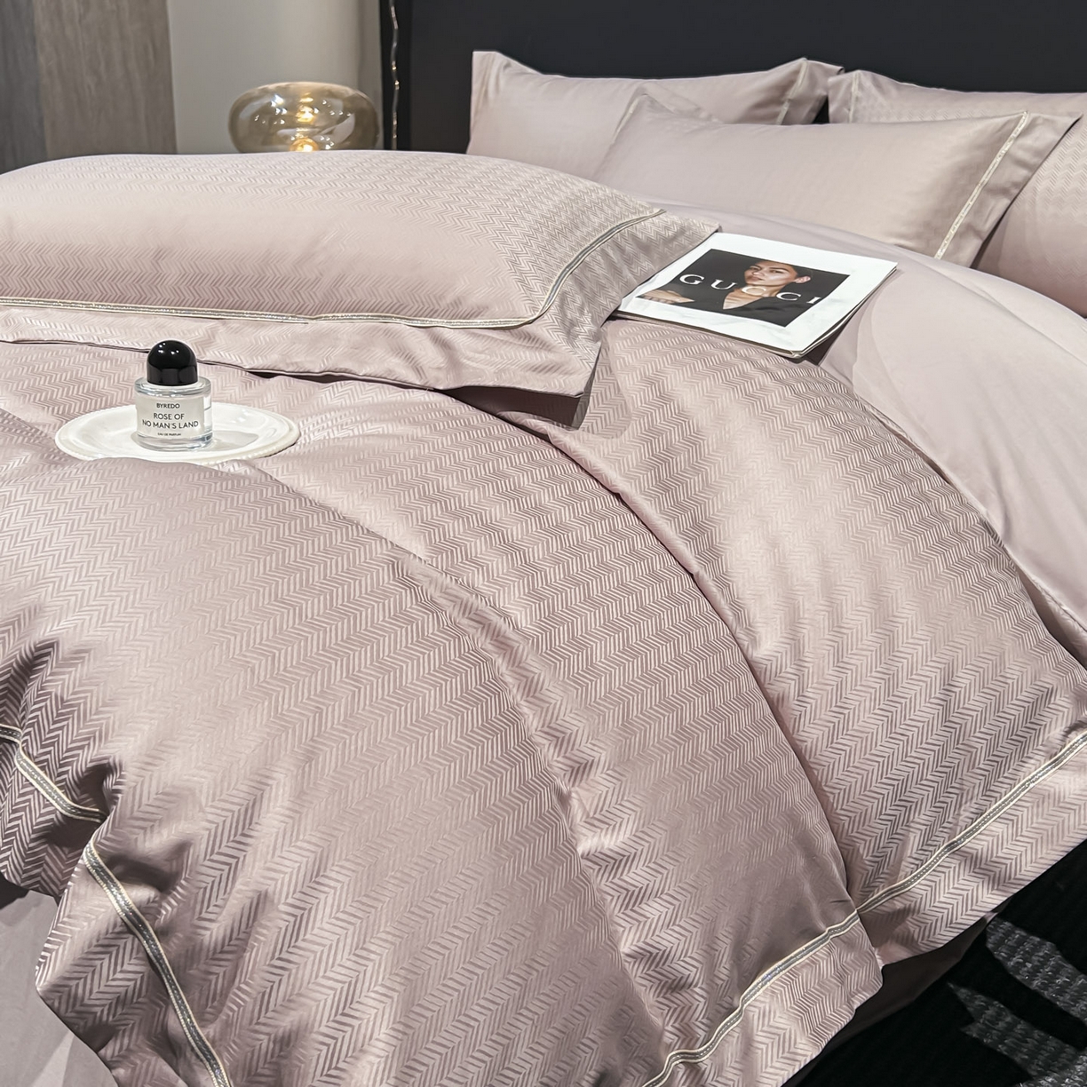 91家纺网 家纺一手货源 找家纺 启航家居 2026新款50支全棉提花四件套 时尚印象魅紫