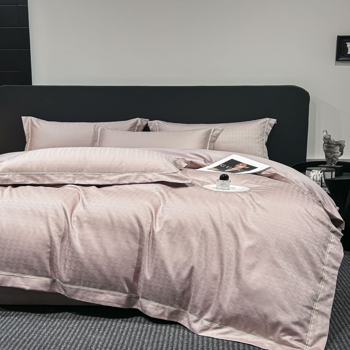 91家纺网 家纺一手货源 找家纺 启航家居 2026新款50支全棉提花四件套 时尚印象魅紫