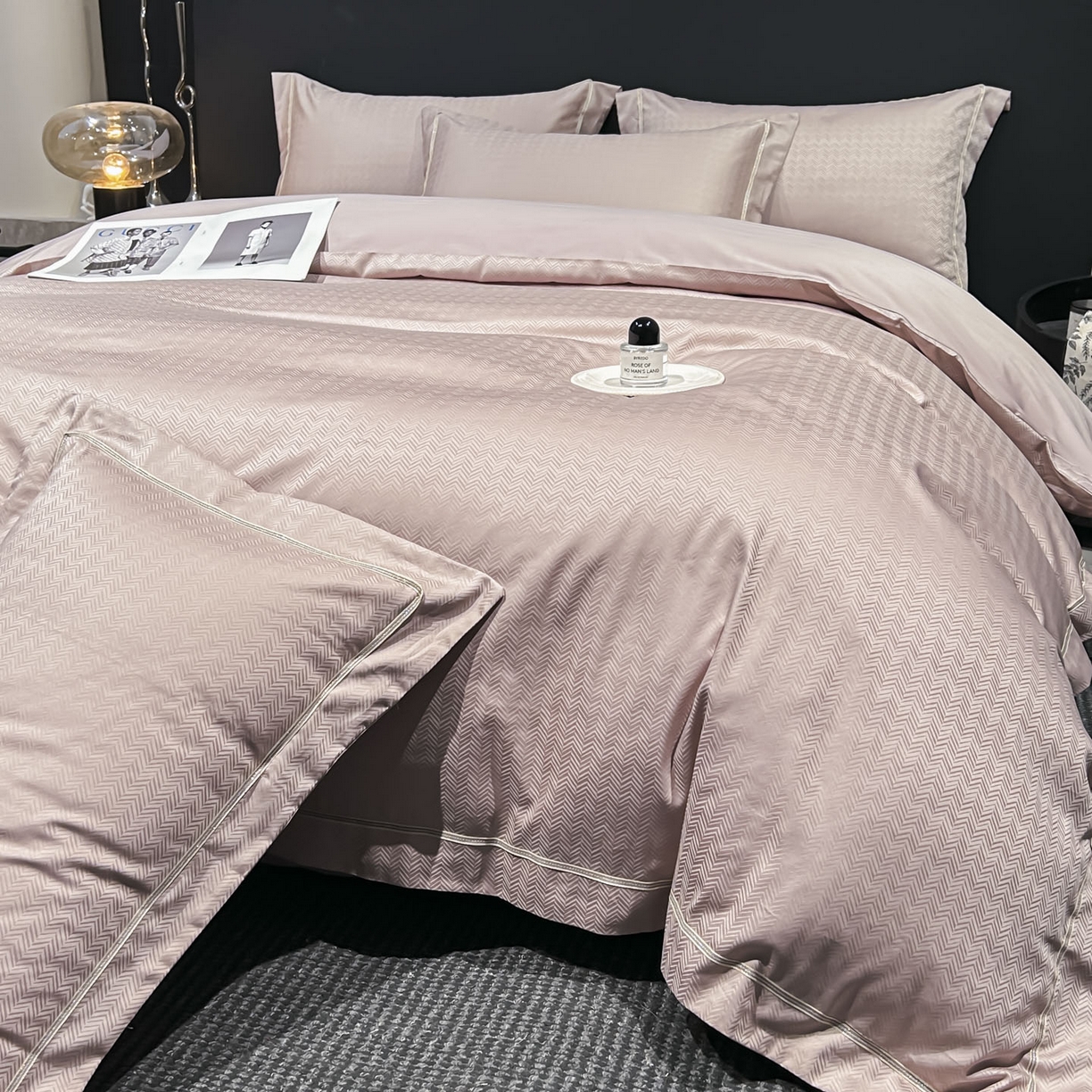 91家纺网 家纺一手货源 找家纺 启航家居 2026新款50支全棉提花四件套 时尚印象魅紫