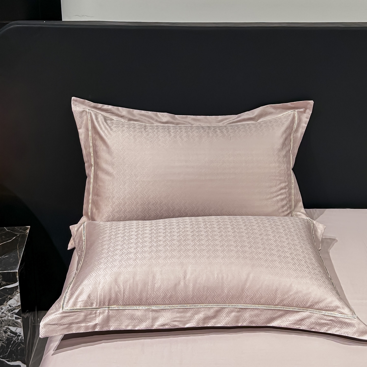 91家纺网 家纺一手货源 找家纺 启航家居 2026新款50支全棉提花四件套 时尚印象魅紫