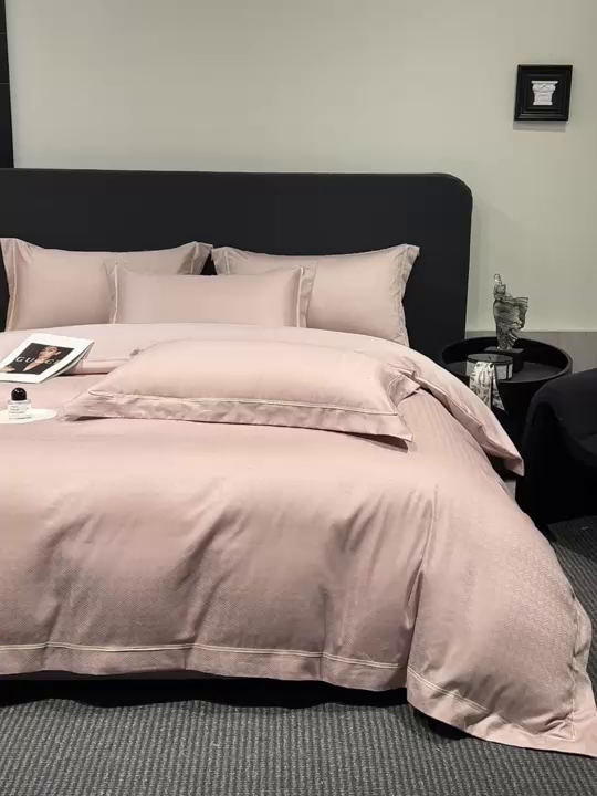 91家纺网 家纺一手货源 找家纺 启航家居 2026新款50支全棉提花四件套 时尚印象魅紫