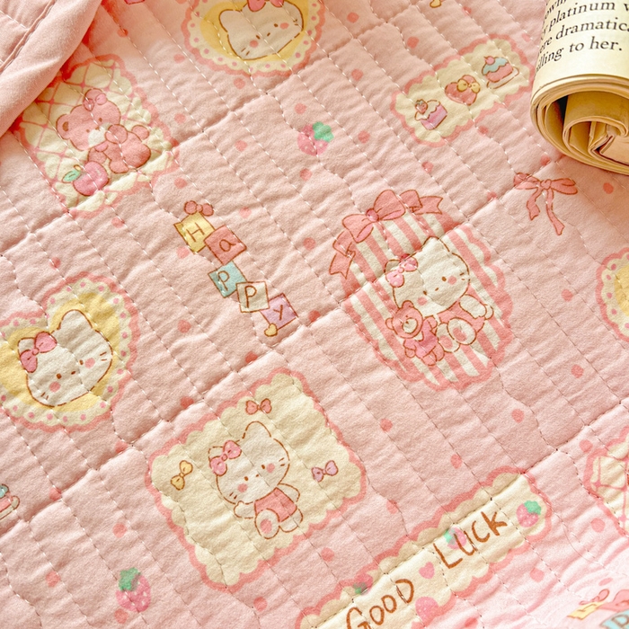 91家纺网 家纺一手货源 找家纺 岚吉家纺 2026新款新疆棉机包边床盖三四件套 K迪猫