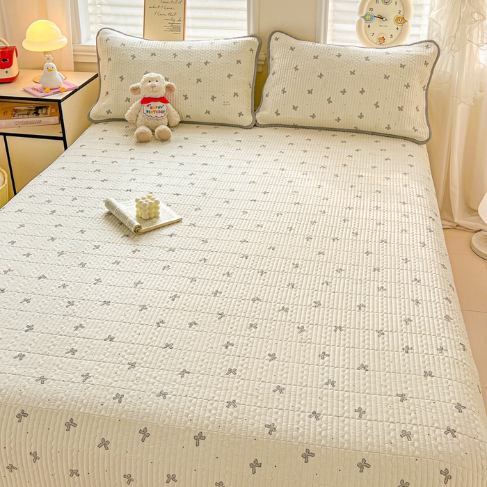 91家纺网 家纺一手货源 找家纺 岚吉家纺 2026新款新疆棉机包边床盖三四件套 爱心蝴蝶结-灰