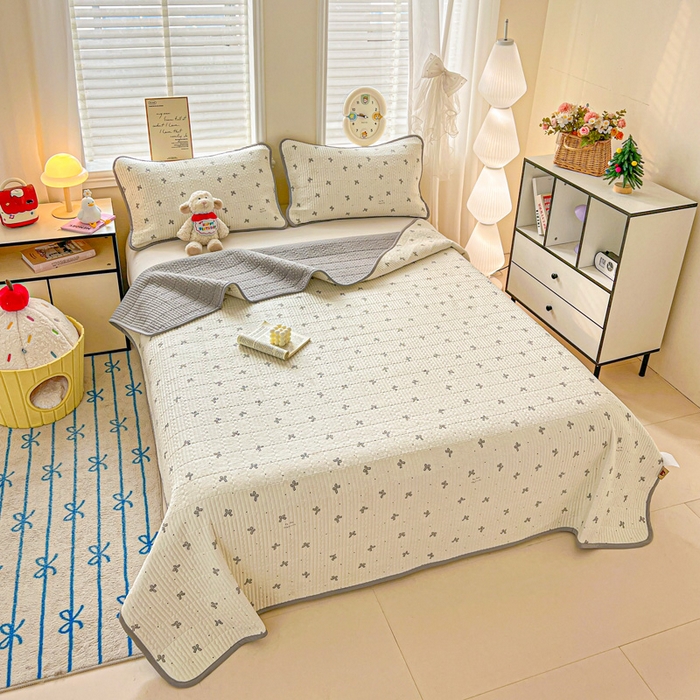 91家纺网 家纺一手货源 找家纺 岚吉家纺 2026新款新疆棉机包边床盖三四件套 爱心蝴蝶结-灰