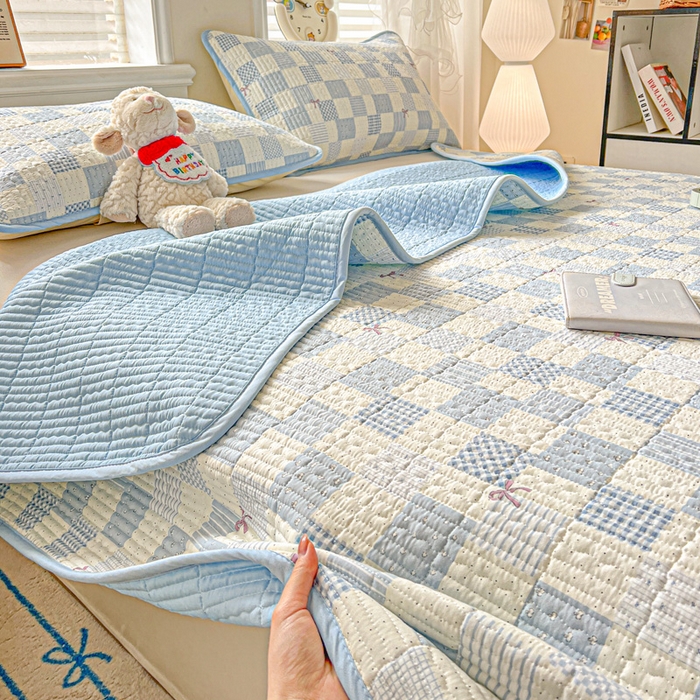 91家纺网 家纺一手货源 找家纺 岚吉家纺 2026新款新疆棉机包边床盖三四件套 安娜-蓝