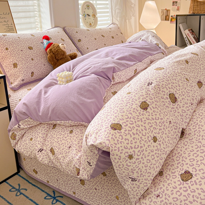 91家纺网 家纺一手货源 找家纺 岚吉家纺 2026新款新疆棉机包边床盖三四件套 豹纹猫咪-紫