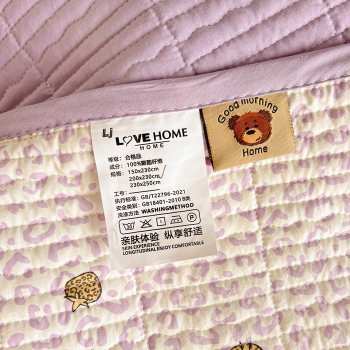 91家纺网 家纺一手货源 找家纺 岚吉家纺 2026新款新疆棉机包边床盖三四件套 豹纹猫咪-紫
