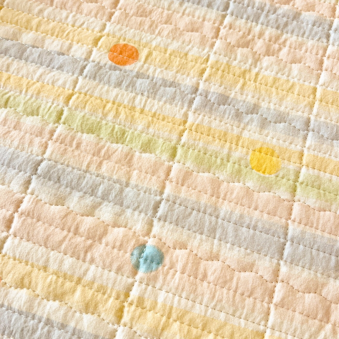 91家纺网 家纺一手货源 找家纺 岚吉家纺 2026新款新疆棉机包边床盖三四件套 彩色圆点