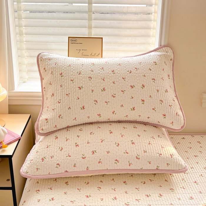 91家纺网 家纺一手货源 找家纺 岚吉家纺 2026新款新疆棉机包边床盖三四件套 草莓派