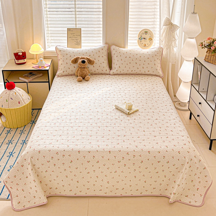 91家纺网 家纺一手货源 找家纺 岚吉家纺 2026新款新疆棉机包边床盖三四件套 草莓派