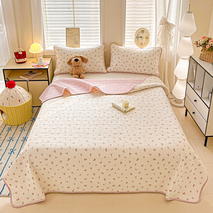 91家纺网 家纺一手货源 找家纺 岚吉家纺 2026新款新疆棉机包边床盖三四件套 草莓派