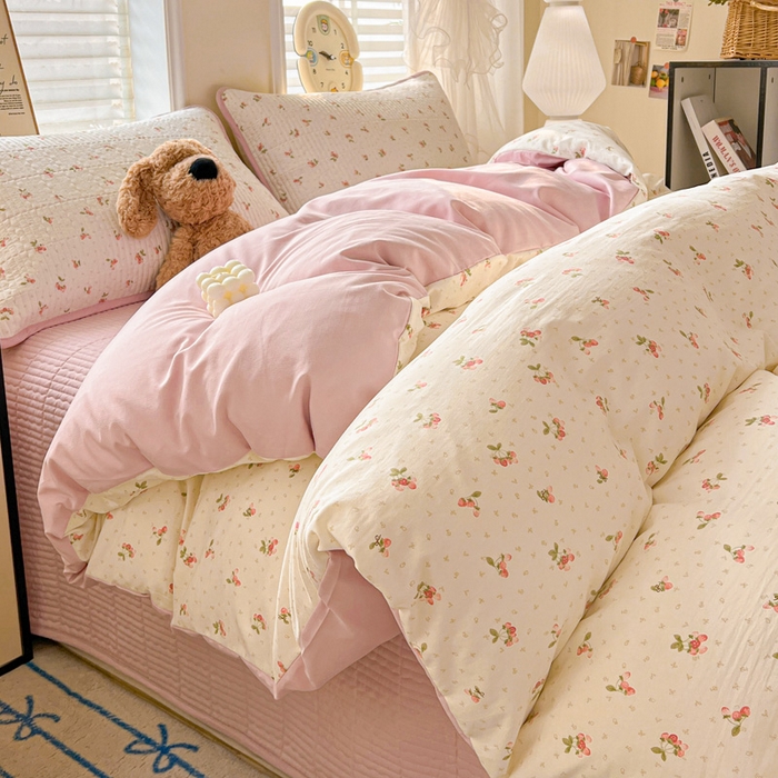 91家纺网 家纺一手货源 找家纺 岚吉家纺 2026新款新疆棉机包边床盖三四件套 草莓派