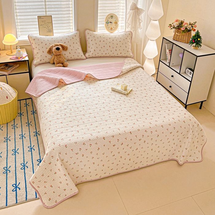 91家纺网 家纺一手货源 找家纺 岚吉家纺 2026新款新疆棉机包边床盖三四件套 草莓派