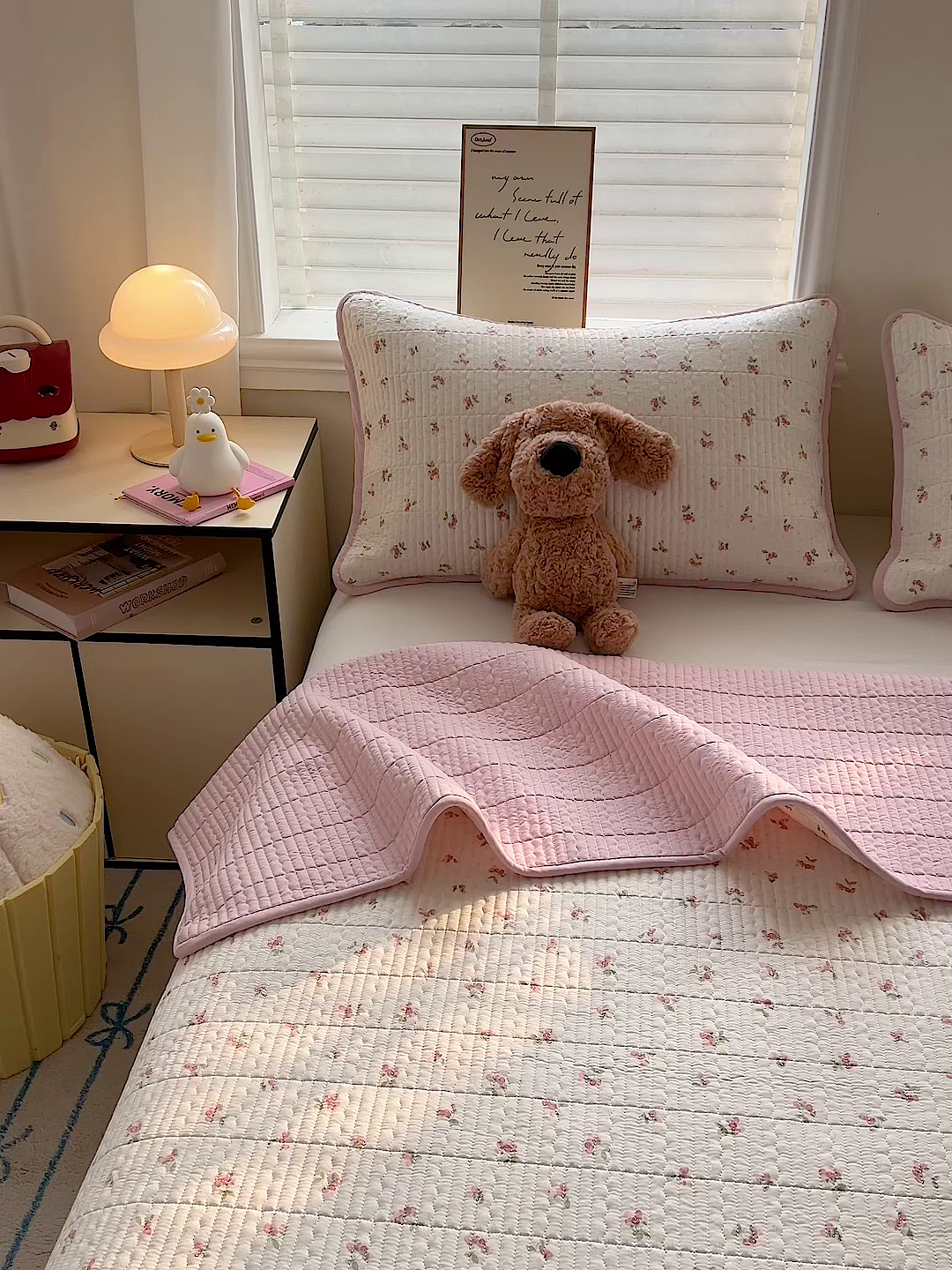 91家纺网 家纺一手货源 找家纺 岚吉家纺 2026新款新疆棉机包边床盖三四件套 草莓派