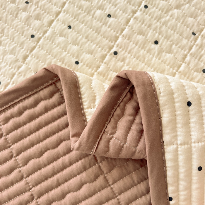 91家纺网 家纺一手货源 找家纺 岚吉家纺 2026新款新疆棉机包边床盖三四件套 点点心愿