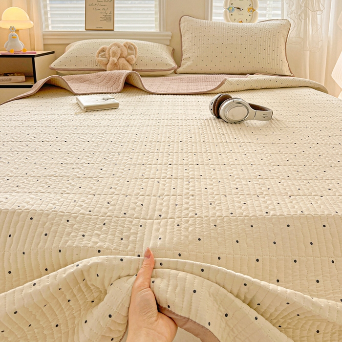 91家纺网 家纺一手货源 找家纺 岚吉家纺 2026新款新疆棉机包边床盖三四件套 点点心愿