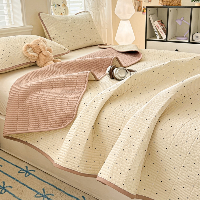 91家纺网 家纺一手货源 找家纺 岚吉家纺 2026新款新疆棉机包边床盖三四件套 点点心愿