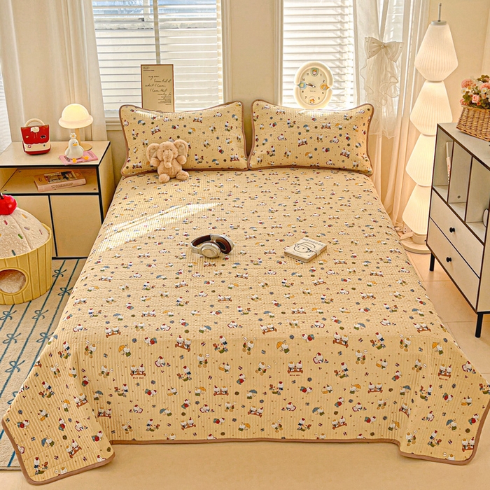 91家纺网 家纺一手货源 找家纺 岚吉家纺 2026新款新疆棉机包边床盖三四件套 欢乐小猫