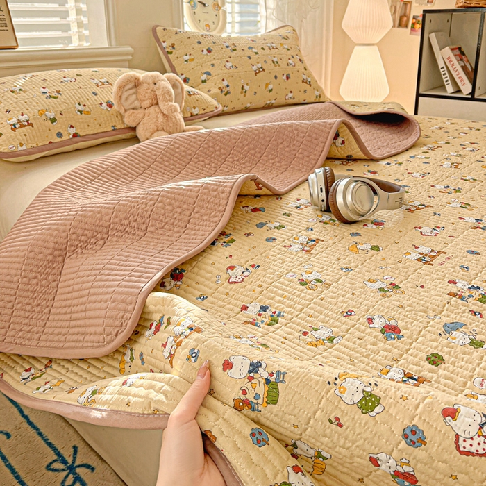 91家纺网 家纺一手货源 找家纺 岚吉家纺 2026新款新疆棉机包边床盖三四件套 欢乐小猫