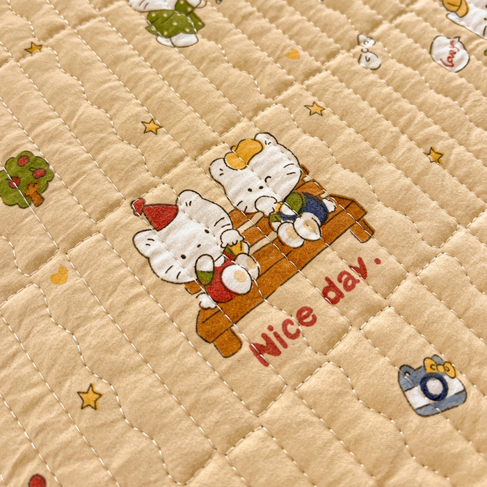 91家纺网 家纺一手货源 找家纺 岚吉家纺 2026新款新疆棉机包边床盖三四件套 欢乐小猫