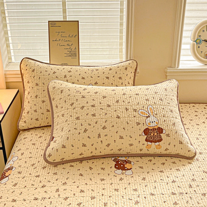 91家纺网 家纺一手货源 找家纺 岚吉家纺 2026新款新疆棉机包边床盖三四件套 开心兔