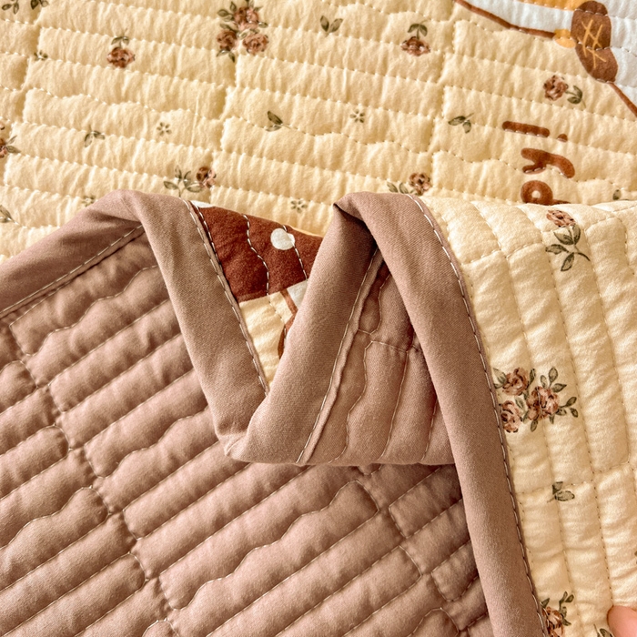 91家纺网 家纺一手货源 找家纺 岚吉家纺 2026新款新疆棉机包边床盖三四件套 开心兔