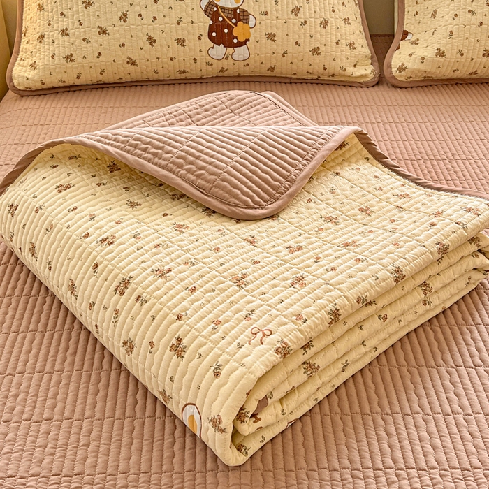 91家纺网 家纺一手货源 找家纺 岚吉家纺 2026新款新疆棉机包边床盖三四件套 开心兔