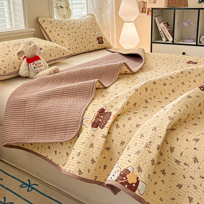 91家纺网 家纺一手货源 找家纺 岚吉家纺 2026新款新疆棉机包边床盖三四件套 开心兔